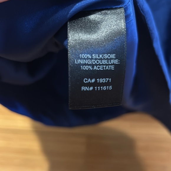 Robbi & Nikki Silk Razorback Top - Picture 5 of 5